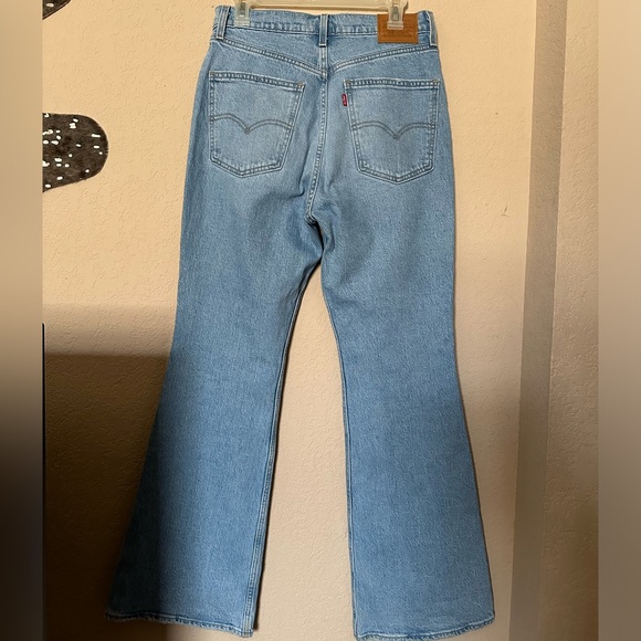 Levi’s Flare Jean - Picture 4 of 11